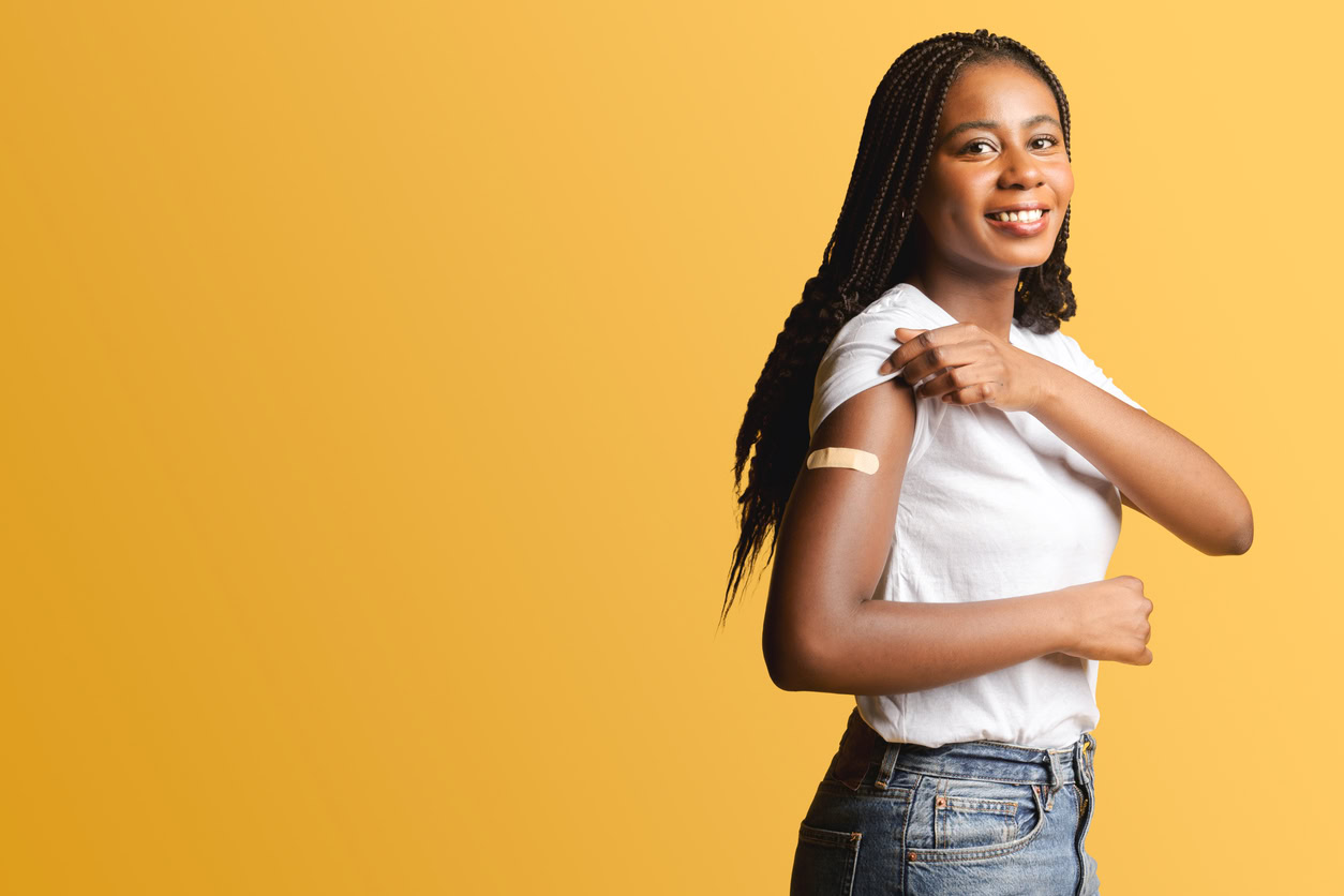 Women shows that she has been vaccinated