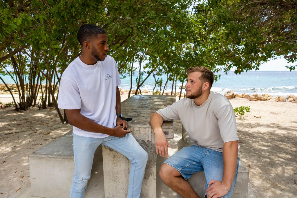 communication-between-men